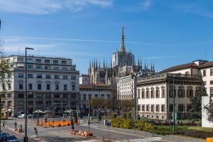 Palazzo Fontana Duomo view golden House