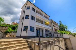 Apartments in Selce 51208