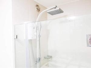 HOMEY MAKATI CONDO UNIT with NETFLIX