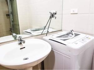 HOMEY MAKATI CONDO UNIT with NETFLIX