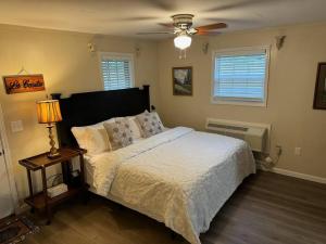 La Casita- King Suite, 3 minutes to parkway