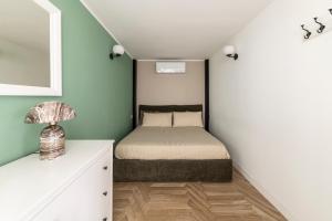 Modigliani terrace jacuzzi Golden House