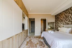 1403 Menlyn Maine Trilogy