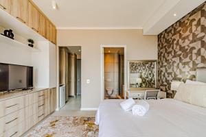 1403 Menlyn Maine Trilogy