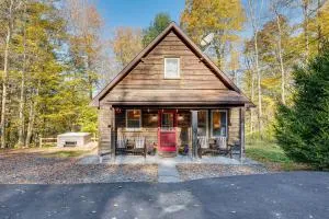 Riverfront Retreat with Hot Tub in Pocono Lake! - Thornhurst