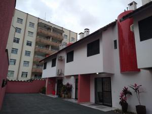 Triplex White em Caiobá-Matinhos-Pr a 200 mt do mar