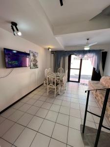 Triplex White em Caiobá-Matinhos-Pr a 200 mt do mar