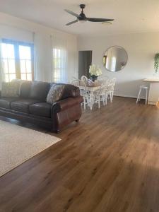 Red Hill Farmstay Bathurst 3BR Spacious inside and out!