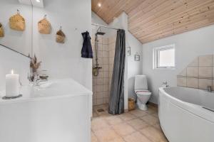 Awesome Home In Stege With 4 Bedrooms And Wifi