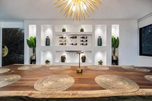 Private Sauna Jacuzzi Billiard Gym Luxury Retreat