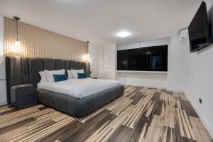 Private Sauna Jacuzzi Billiard Gym Luxury Retreat