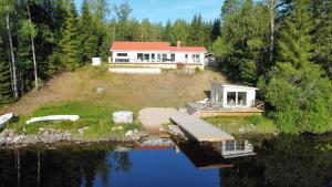 Awesome Home In Vena With 1 Bedrooms And Jacuzzi