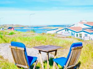 Amazing Home In Väjern With 4 Bedrooms And Wifi