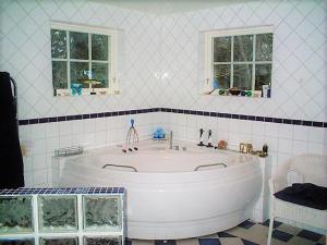 Awesome Home In Skälvik With 2 Bedrooms And Wifi