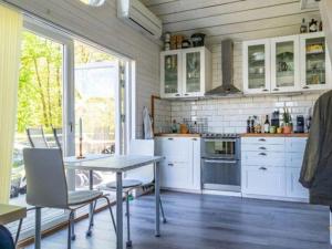 Awesome Home In Drottningsskär With 0 Bedrooms