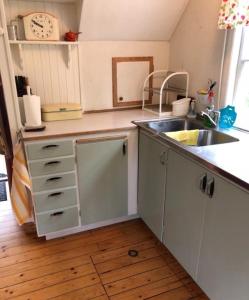 Amazing Home In Öxabäck With 4 Bedrooms, Sauna And Jacuzzi
