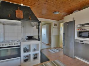Stunning Home In Hamburgsund With 3 Bedrooms And Wifi