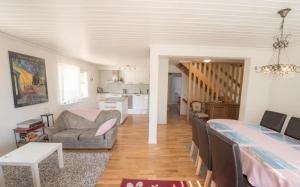 Nice Home In Loftahammar With 4 Bedrooms, Sauna And Wifi