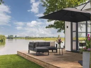 Luxurious holiday home on the water in the Betuwe - Maurik