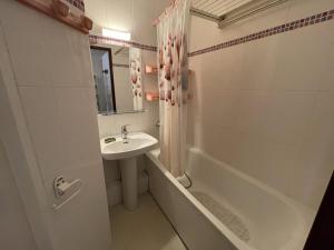 Confortable T2 avec balcon au cœur de la station, proche pistes et commerces - FR-1-787-80