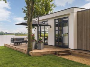 Cozy Riverside Escape