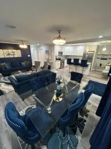 Modern 3 bedrm 5 mins 2 airport free parking wi-fi - Luling