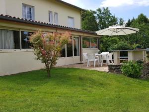 Maisons de vacances Gite avec grand parc, clim et Wifi, proche commerces, dans le Parc Naturel Perigord Limousin - FR-1-616-78 : photos des chambres