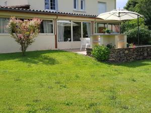 Maisons de vacances Gite avec grand parc, clim et Wifi, proche commerces, dans le Parc Naturel Perigord Limousin - FR-1-616-78 : photos des chambres