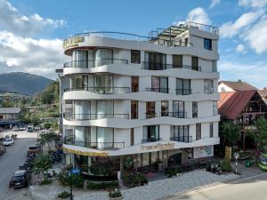 Tropical Paradise Sapa Hotel & Coffee