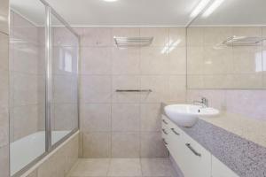 Seapines, Unit 4, 30 Victoria Tce, Kings Beach