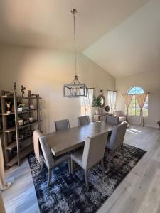 Fragrant Finnish Sauna & Cozy Pool with French 3br