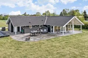 Awesome Home In Stege With 4 Bedrooms And Wifi - Keldbylille