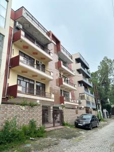ANAisha mansION Near Helipad Rajpur Road shastradhara Hill View