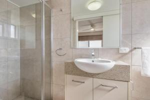 Seapines, Unit 4, 30 Victoria Tce, Kings Beach