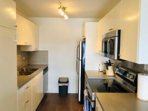 7th Floor 1-Bedroom Condo with Parking