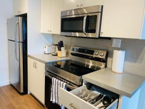 7th Floor 1-Bedroom Condo with Parking