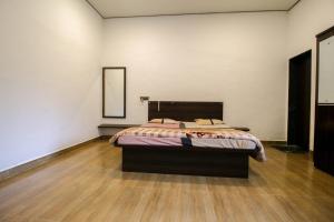 Hotel Ekant tourist resort aka Ekaant Farms