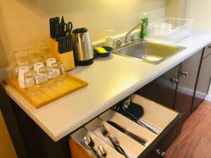 5th Floor Cozy 1-Bedroom Condo with Parking