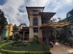 Villa kota bunga puncak bogor ada AC, karoke , water heater, wifi
