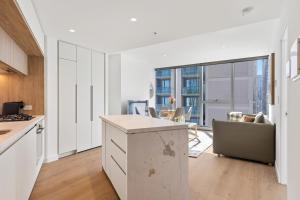 Stylish & Vibrant Apt In Best Location w Gym, Pool