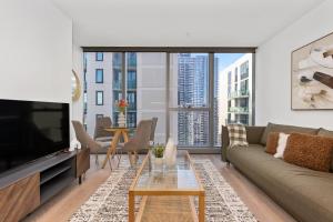 Stylish & Vibrant Apt In Best Location w Gym, Pool