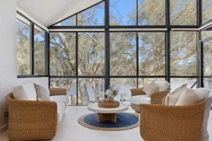 Luxury Riverside Escape with Private Jetty on the Murray River - Boddington