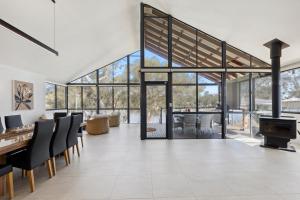 Luxury Riverside Escape with Private Jetty on the Murray River