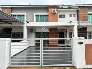 Rania Pearl Double Storey Family Home, Bertam Penang Homestay - Kampong Sungai Korok