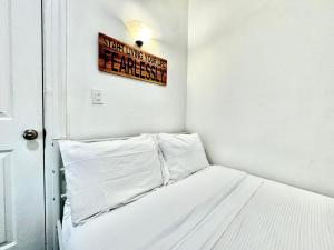 2nd Floor House with 2 Queen Bedrooms and Extra Sofa Bed Located 10 minutes from SeaTac Airport and 20 minutes from Downtown Seattle