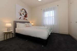 The Lollyshop Apartment in Battery Point