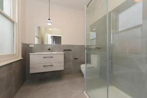 The Lollyshop Apartment in Battery Point