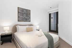 Modern & Stylish 1BR Apt w Balcony, WiFI & Parking