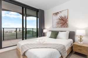 Sea View 2BR w Best Rooftop Pool in Melb!