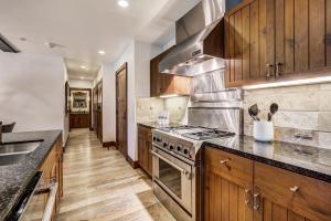 Remodeled 3BR Condo in Bachelor Gulch - Ski in out condo